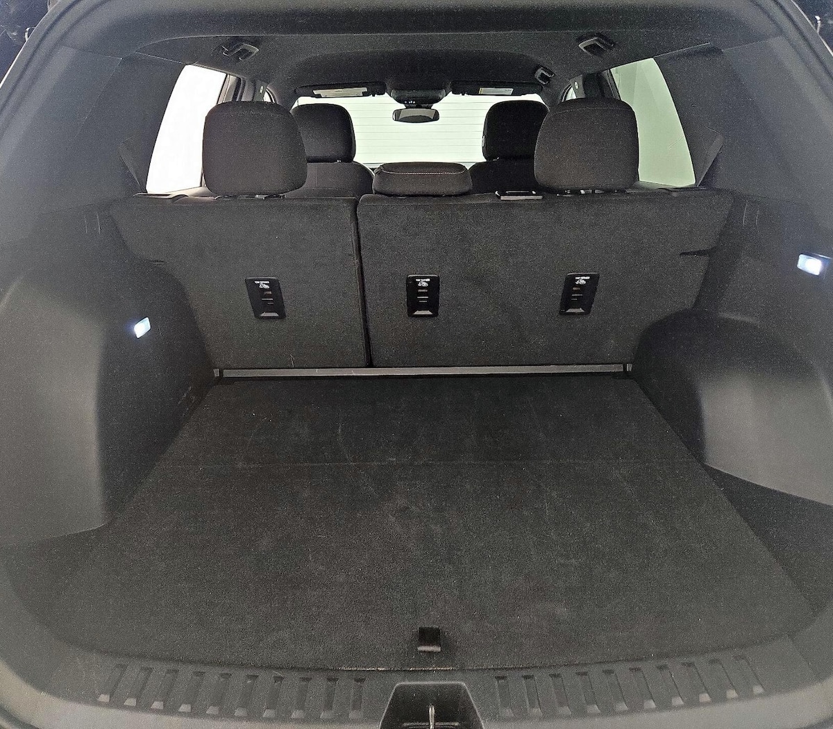 Trunk/Cargo (Seats Up)