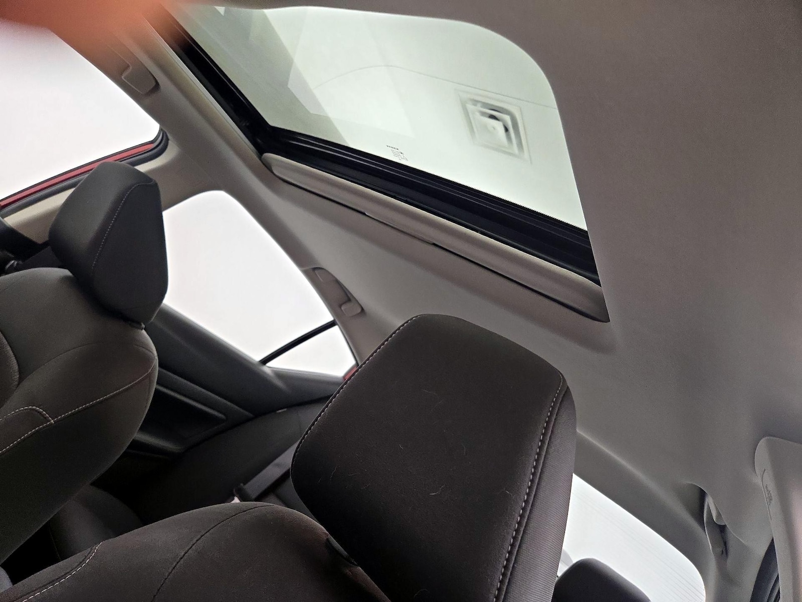Sunroof(s) & Overhead Airbags