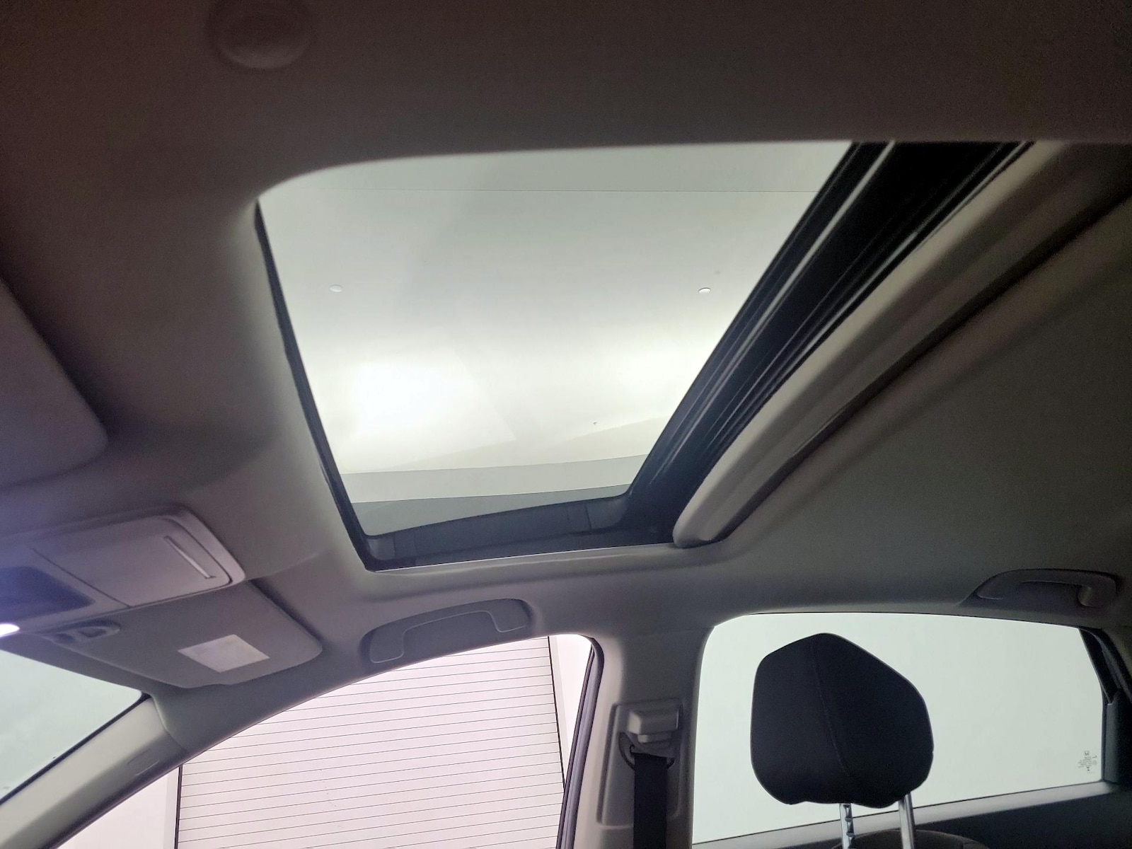 Sunroof(s) & Overhead Airbags