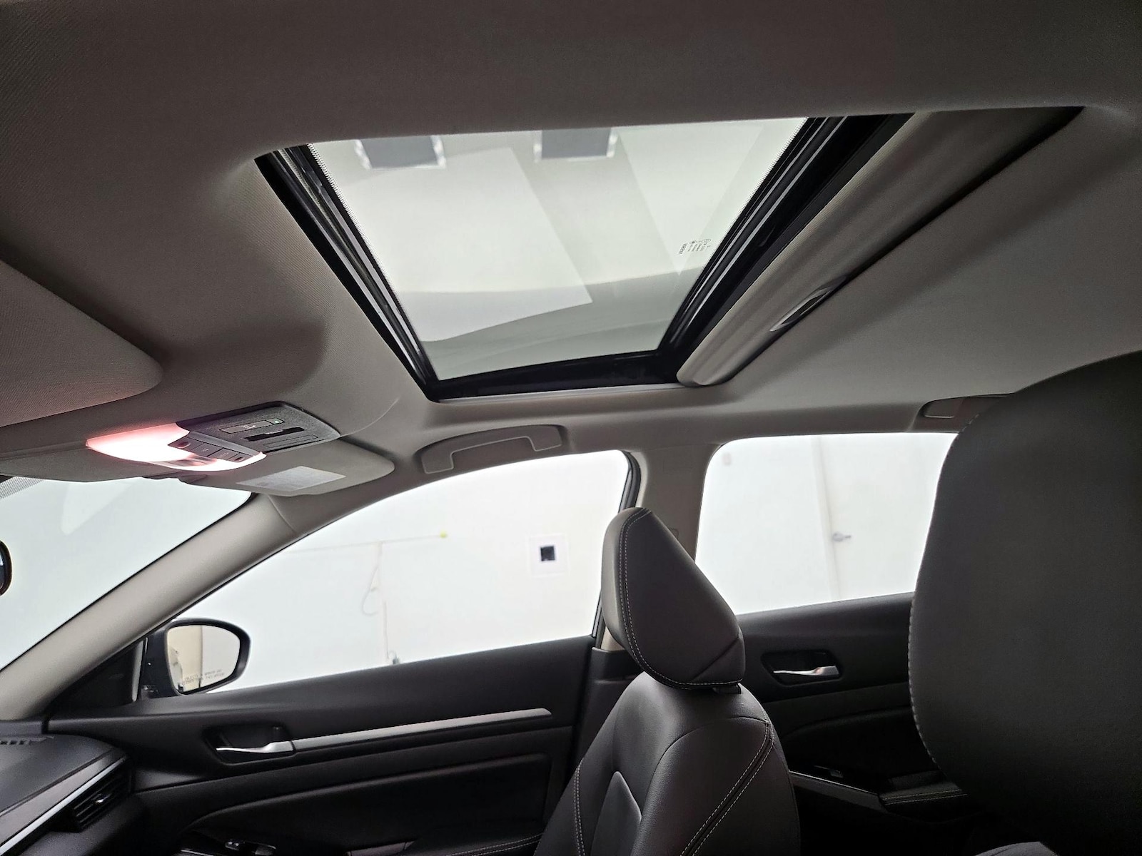 Sunroof(s) & Overhead Airbags