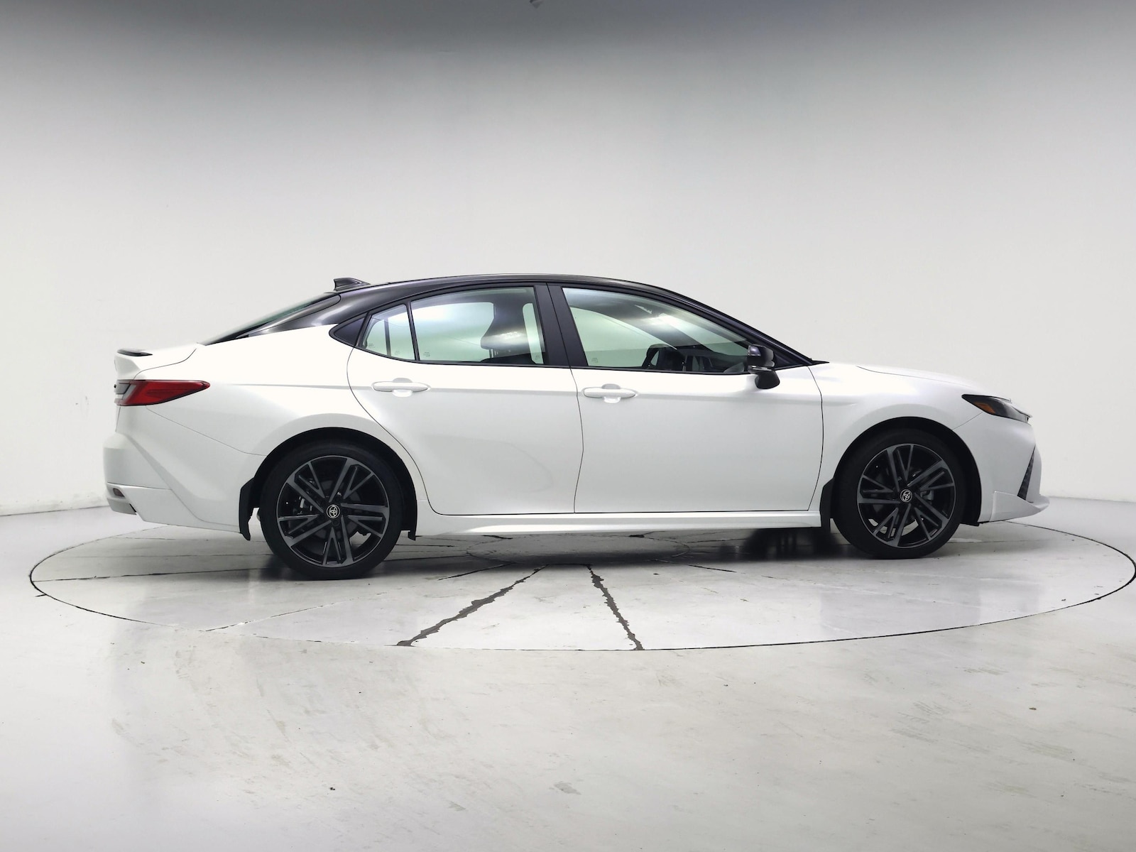 2026 Toyota Camry XSE - Photo 8