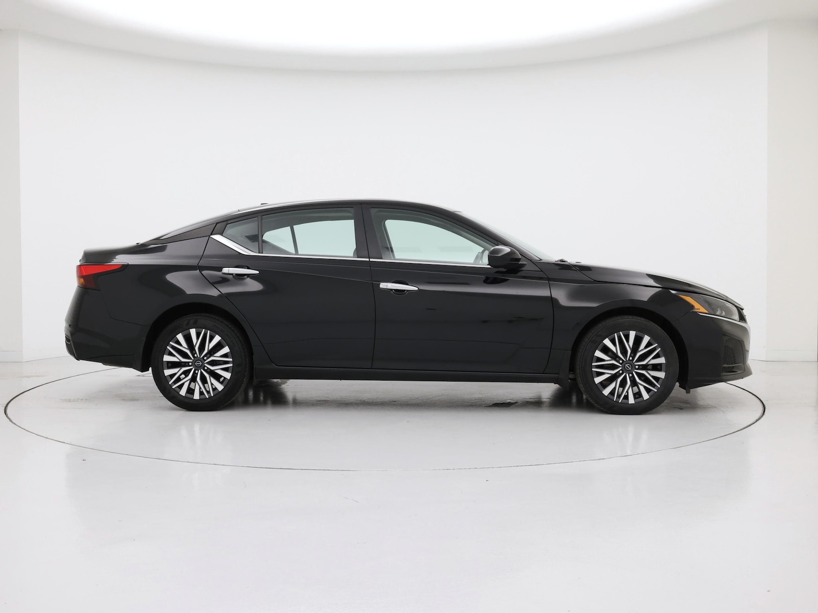 2024 Nissan Altima SV - Photo 8