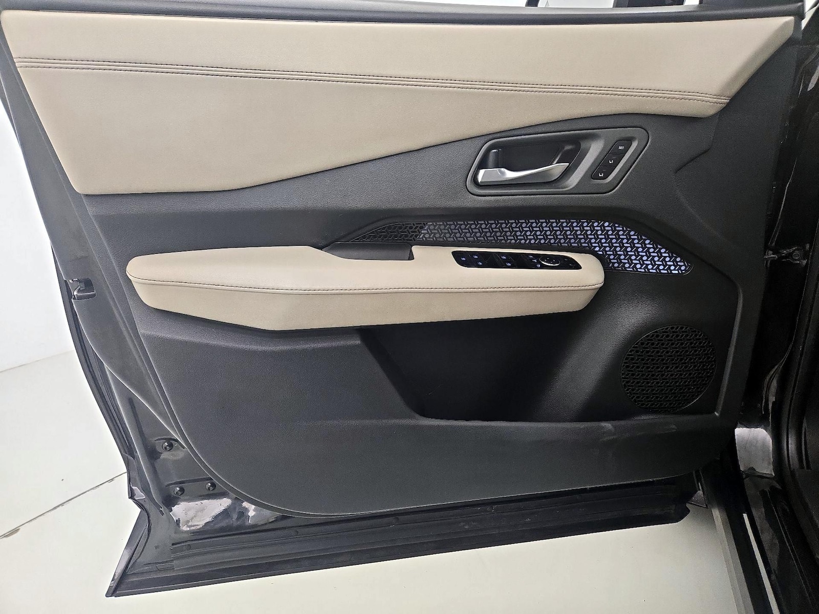 2024 Nissan ARIYA Engage+ - Photo 13