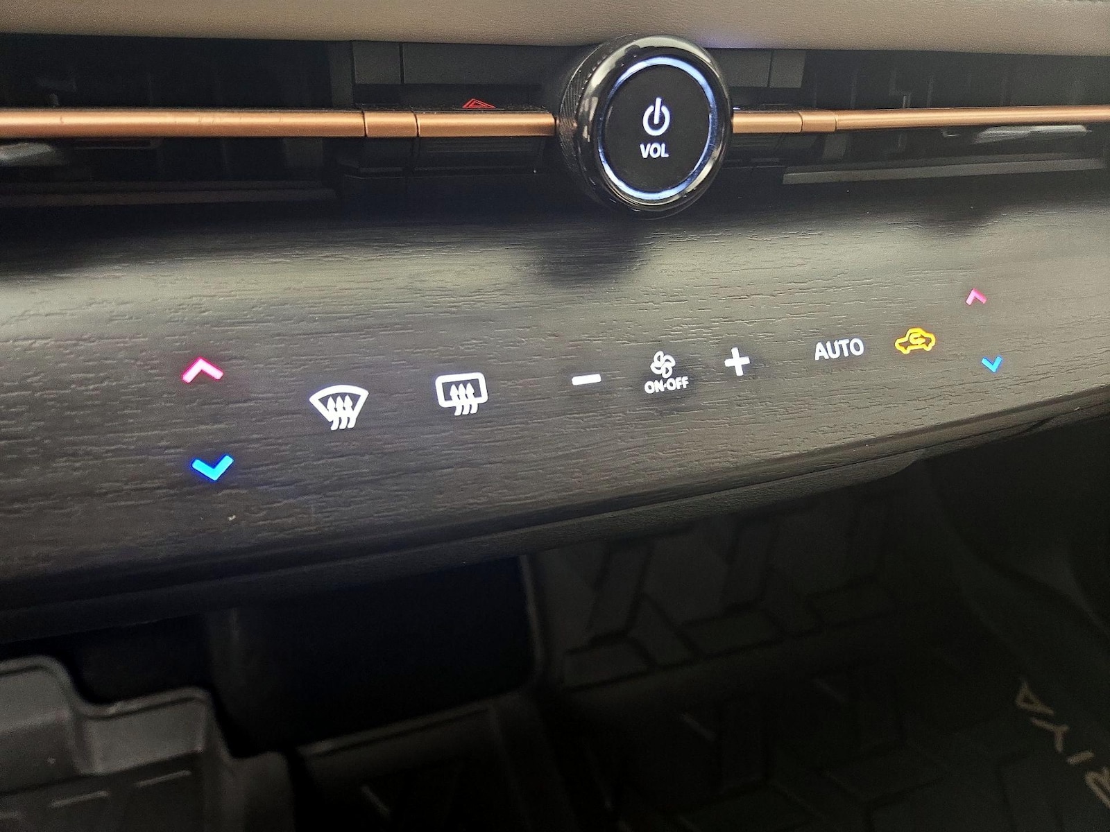 2024 Nissan ARIYA Engage+ - Photo 18