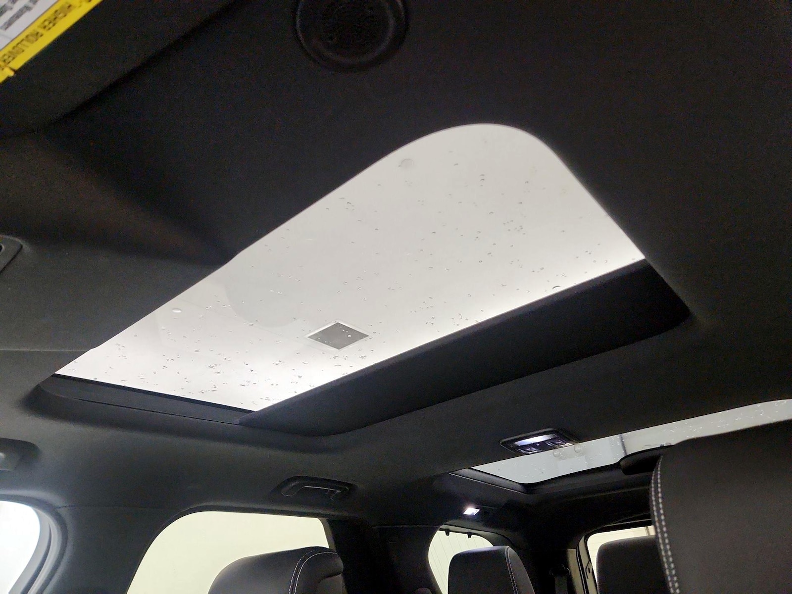 Panoramic Sunroof & Skylight(s)