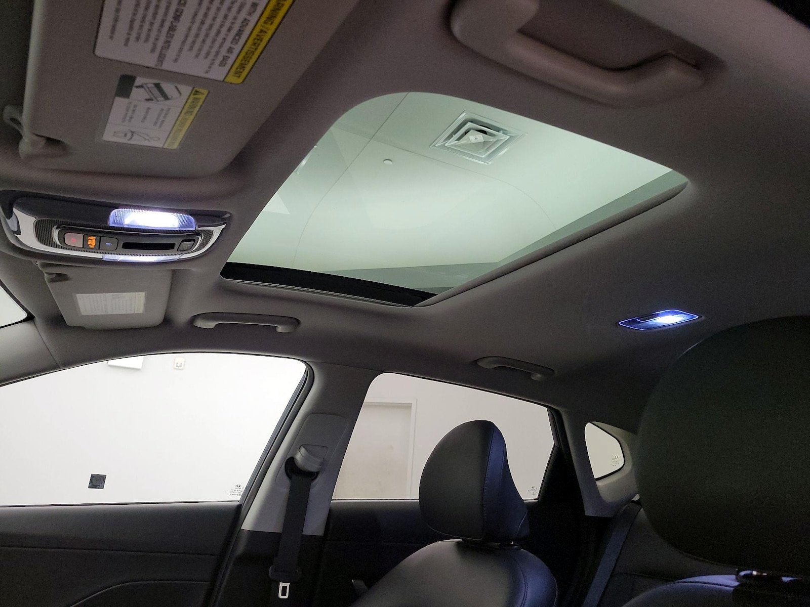 Sunroof(s) & Overhead Airbags