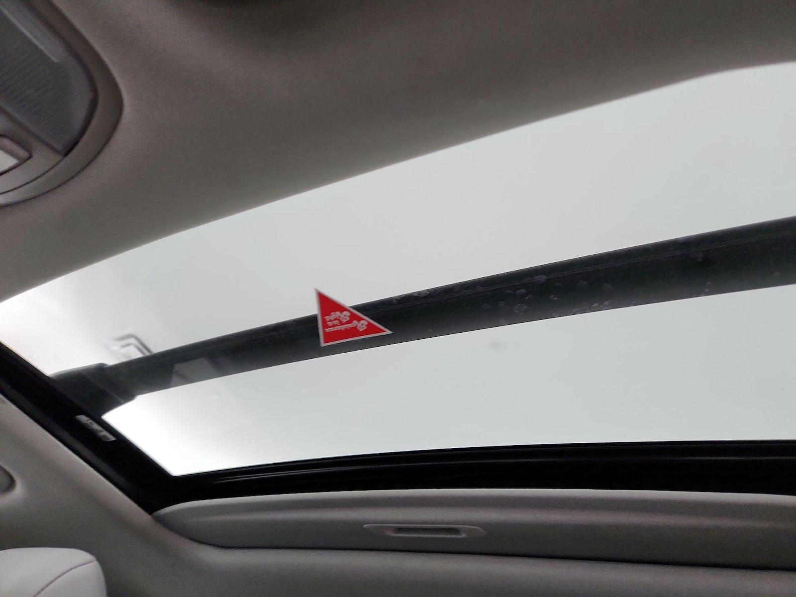 Sunroof(s) & Overhead Airbags