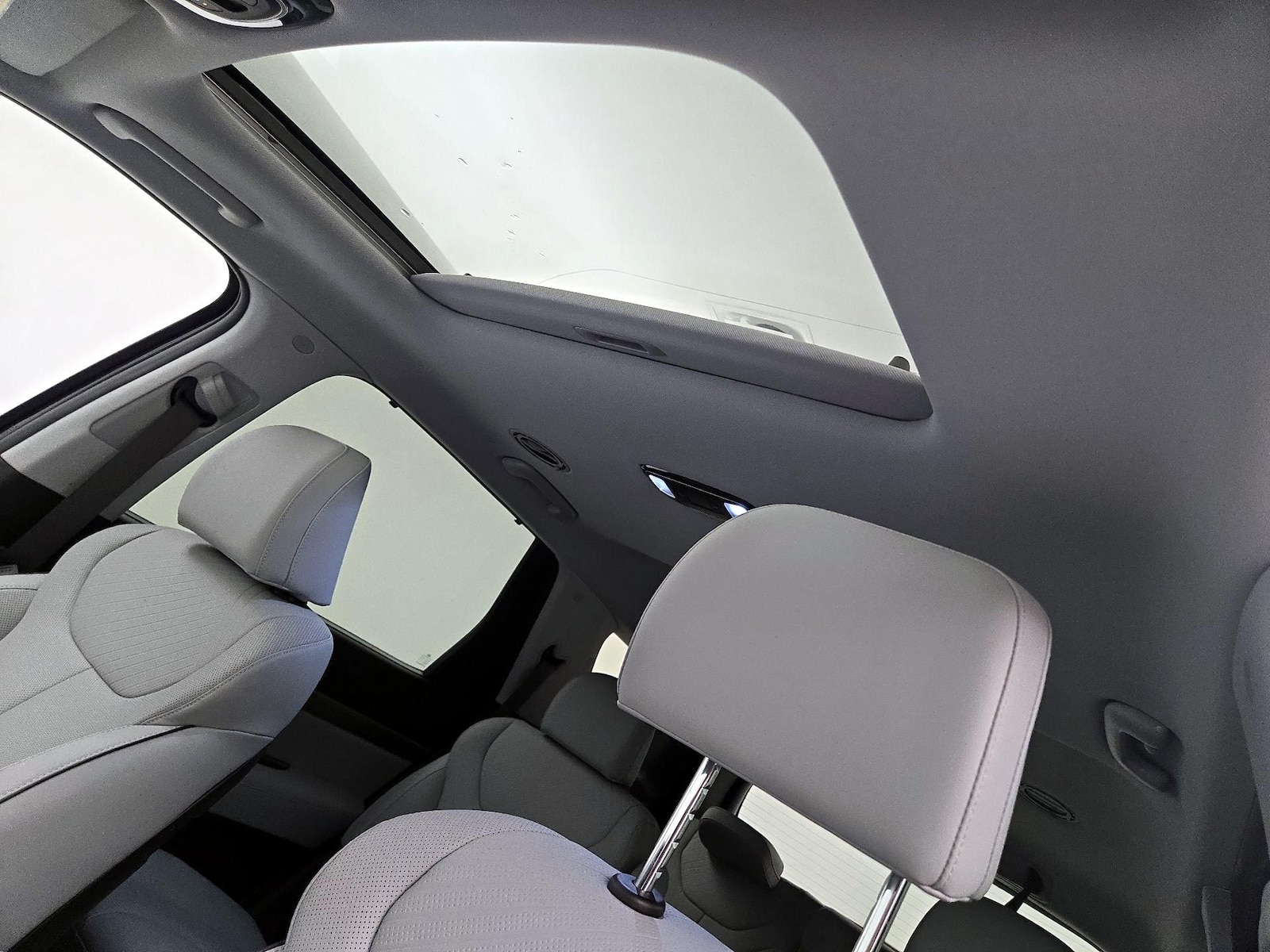Sunroof(s) & Overhead Airbags