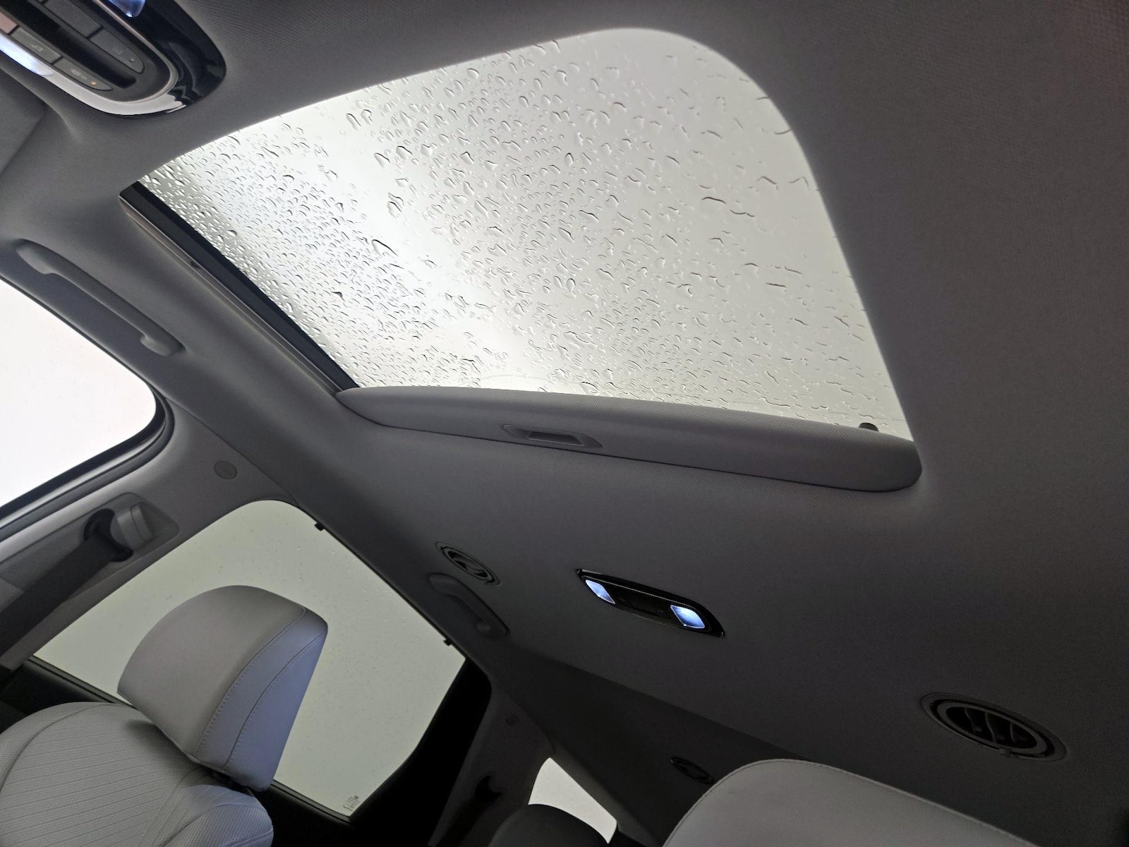 Sunroof(s) & Overhead Airbags