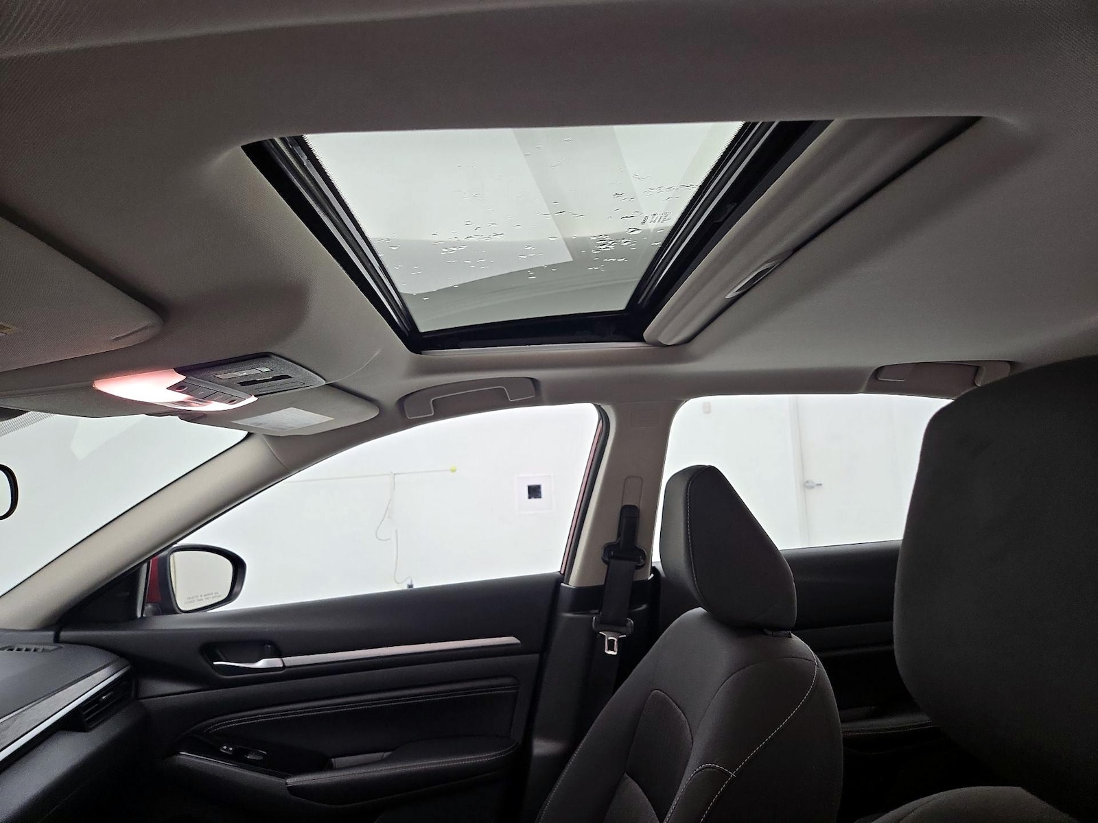 Sunroof(s) & Overhead Airbags