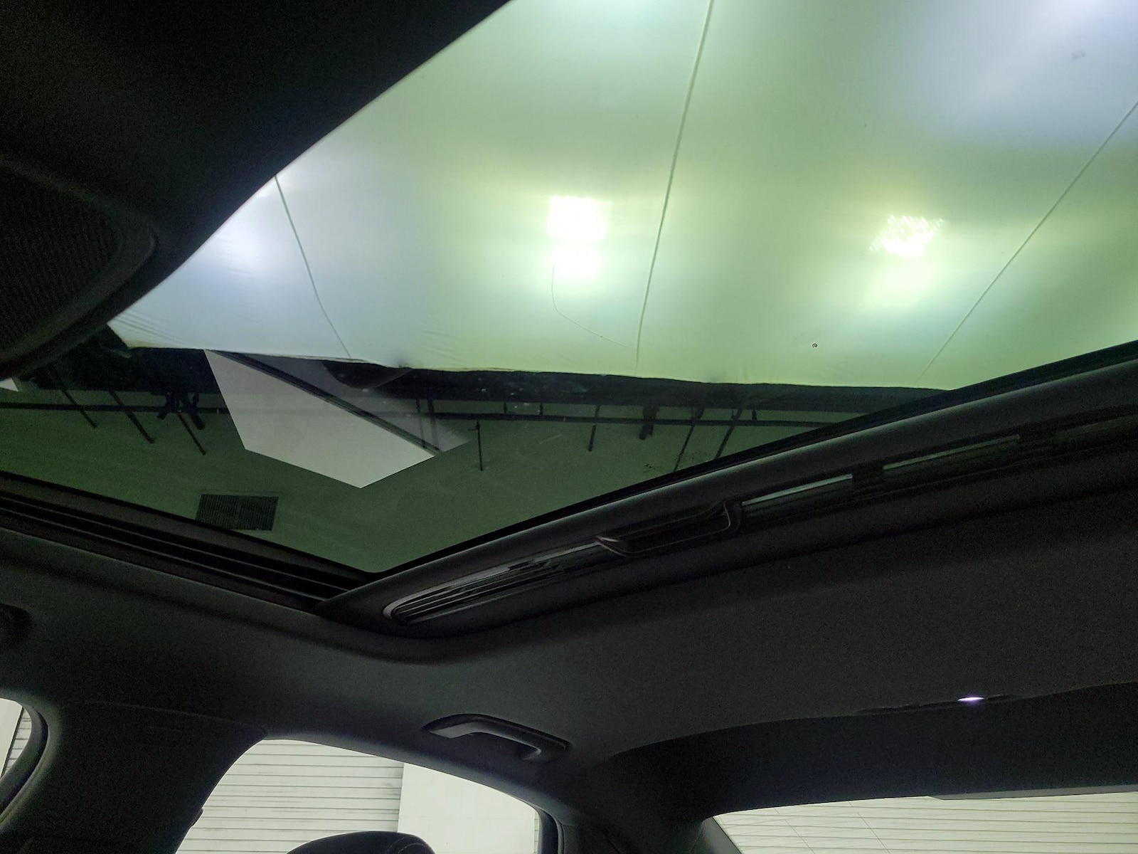 Sunroof(s) & Overhead Airbags