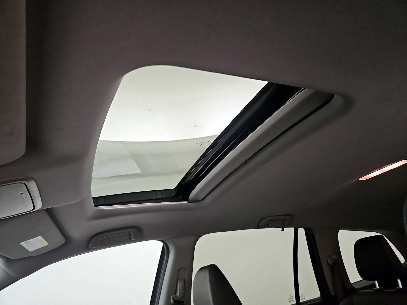 Sunroof(s) & Overhead Airbags