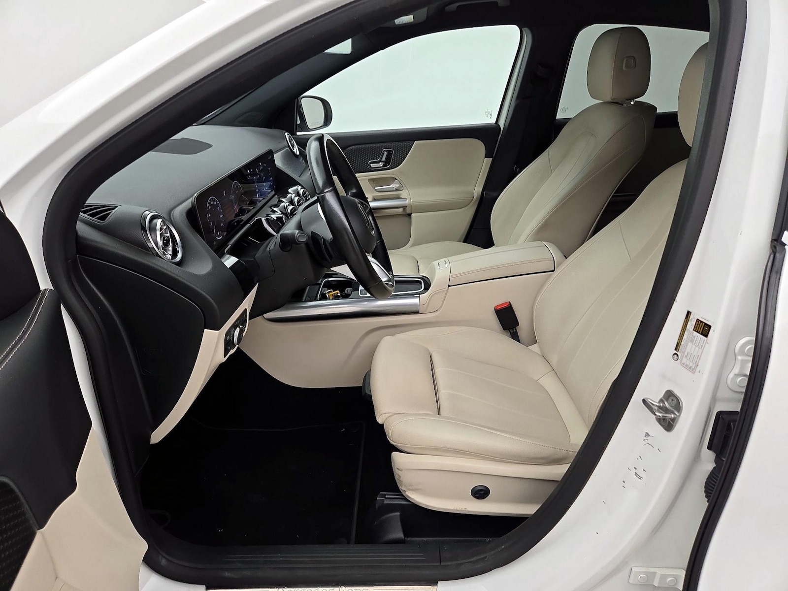 Side Airbags & Leatherette Seats