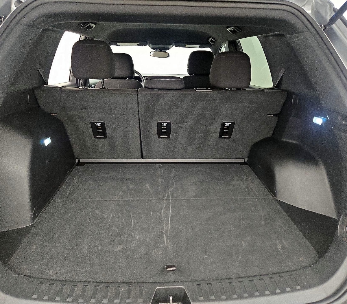 Trunk/Cargo (Seats Up)
