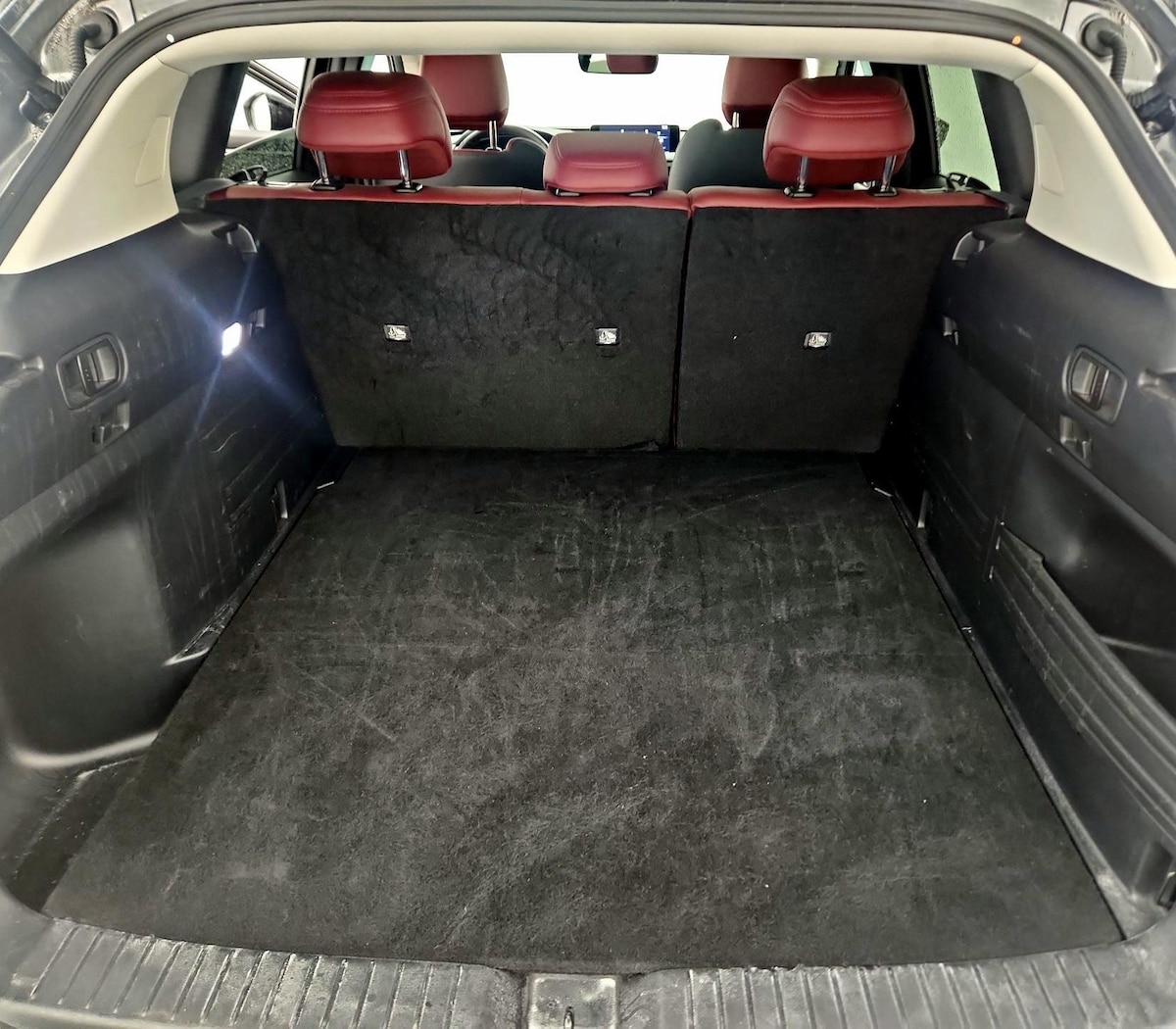 Trunk/Cargo (Seats Up)