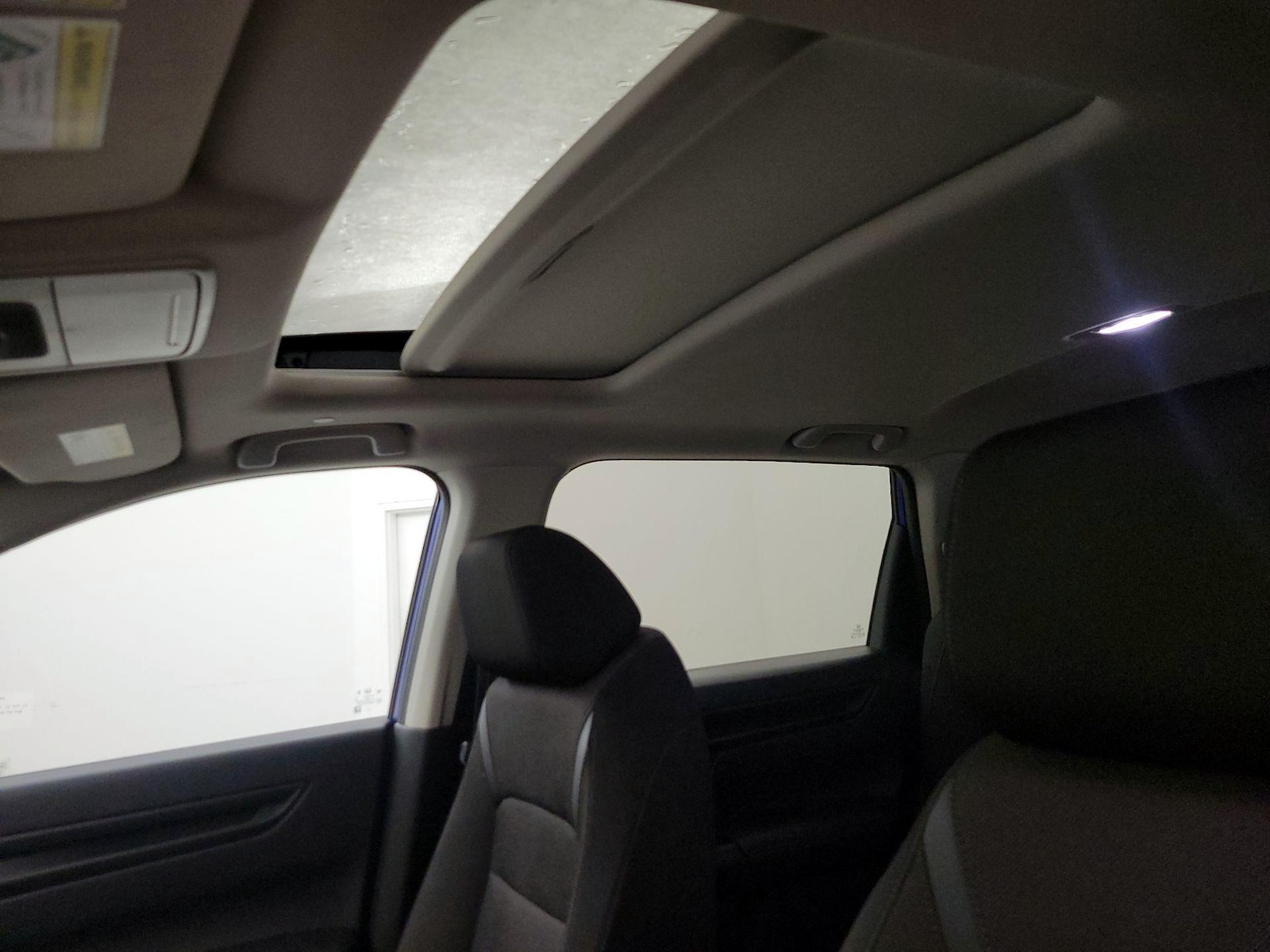 Sunroof(s) & Overhead Airbags