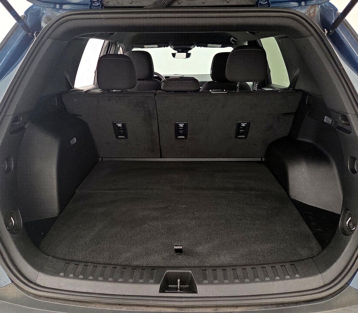 Trunk/Cargo (Seats Up)