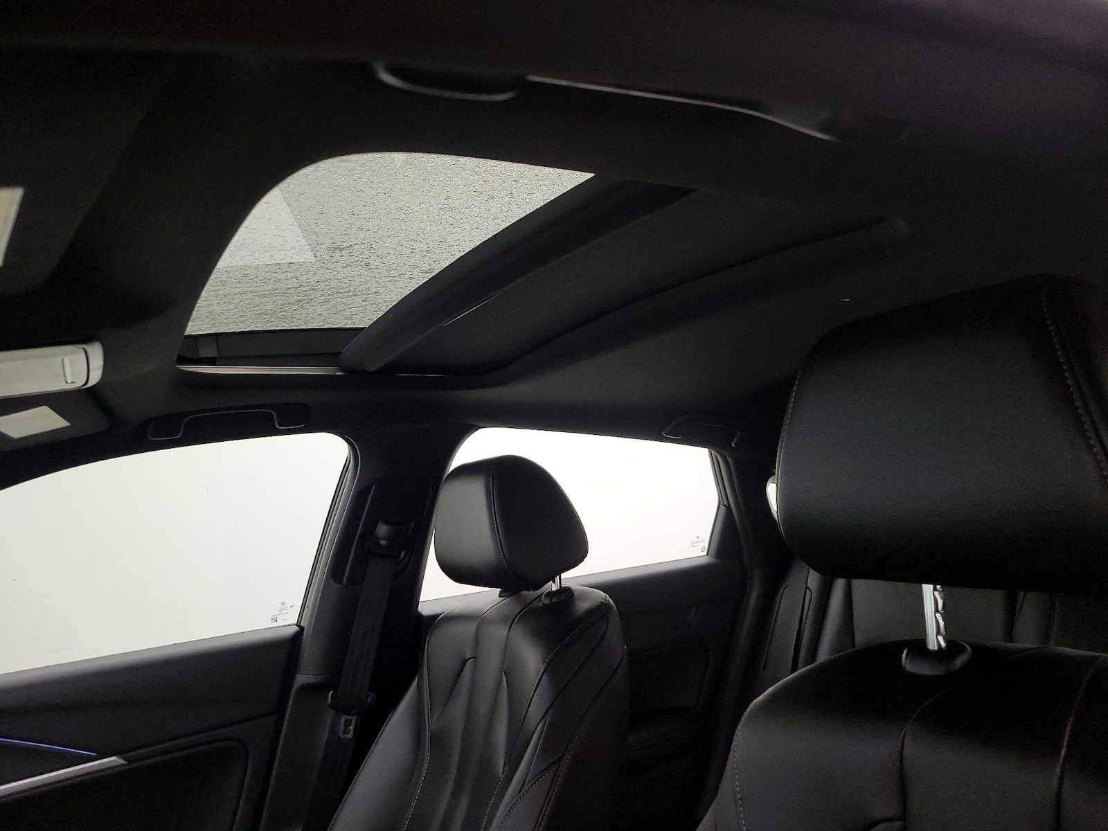 Sunroof(s) & Overhead Airbags
