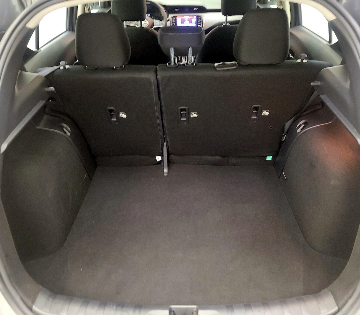 Trunk/Cargo (Seats Up)