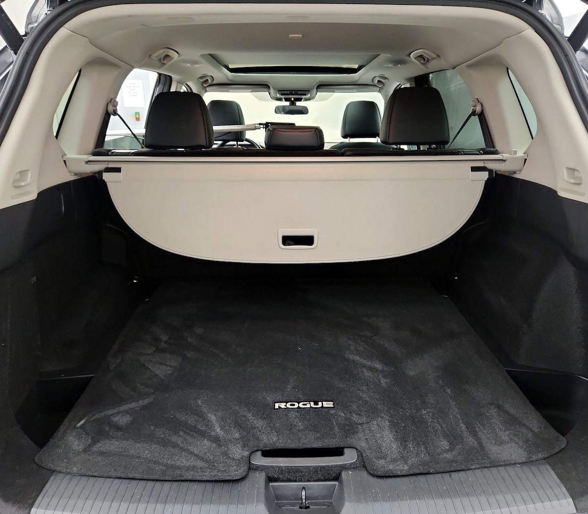 Trunk/Cargo (Seats Up)