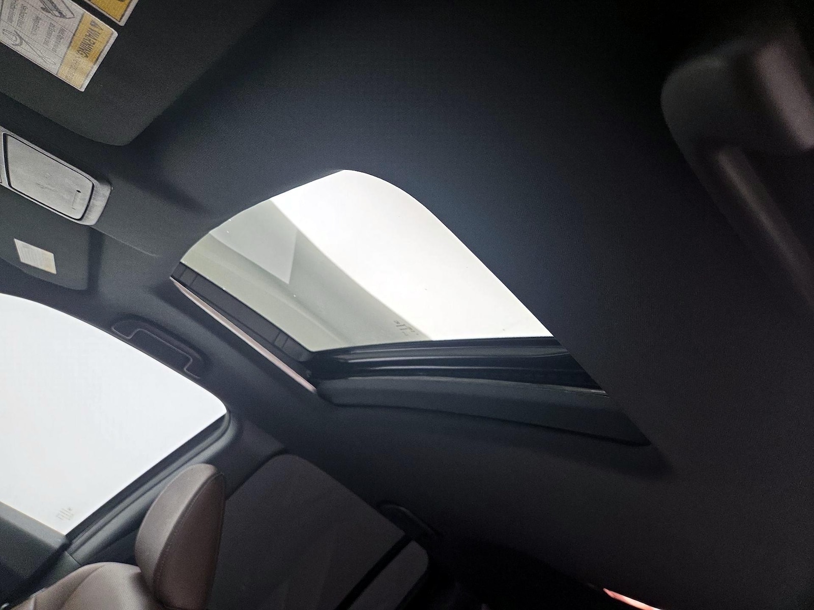 Sunroof(s) & Overhead Airbags