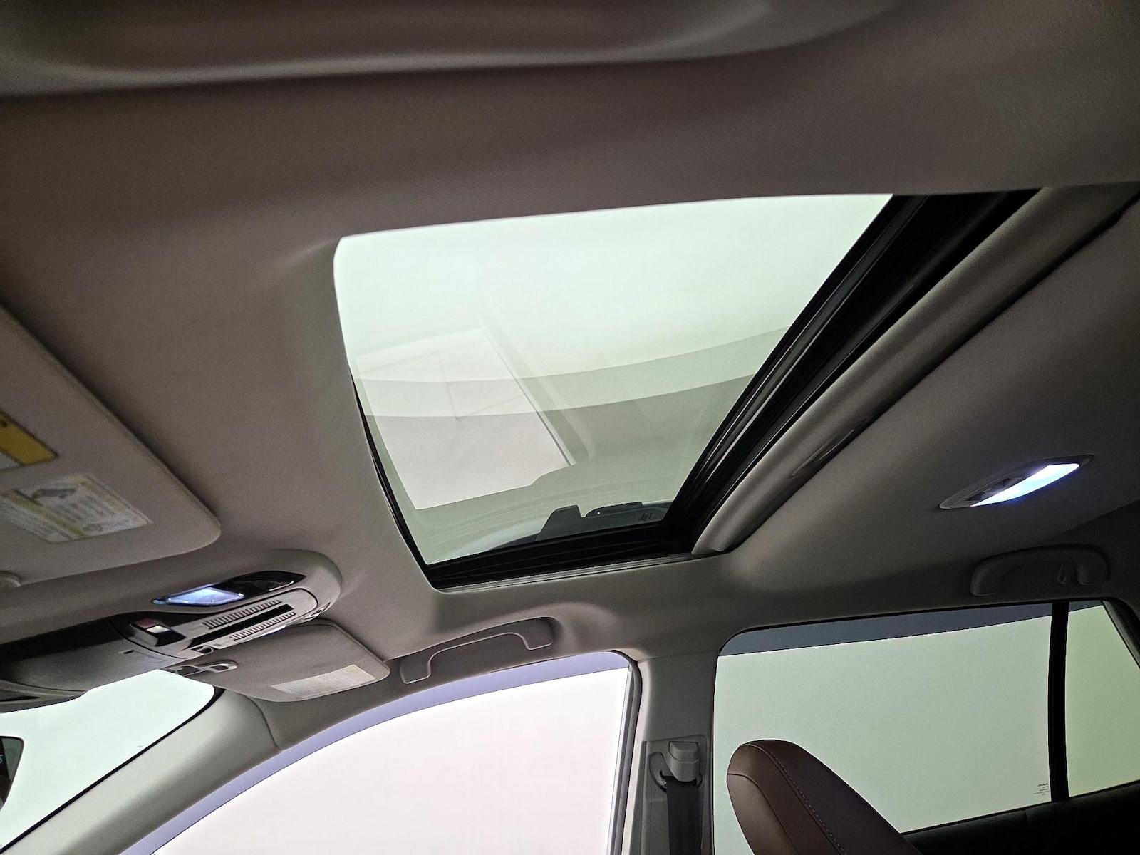 Sunroof(s) & Overhead Airbags