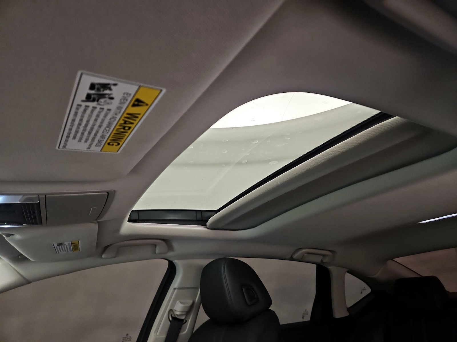Sunroof(s) & Overhead Airbags