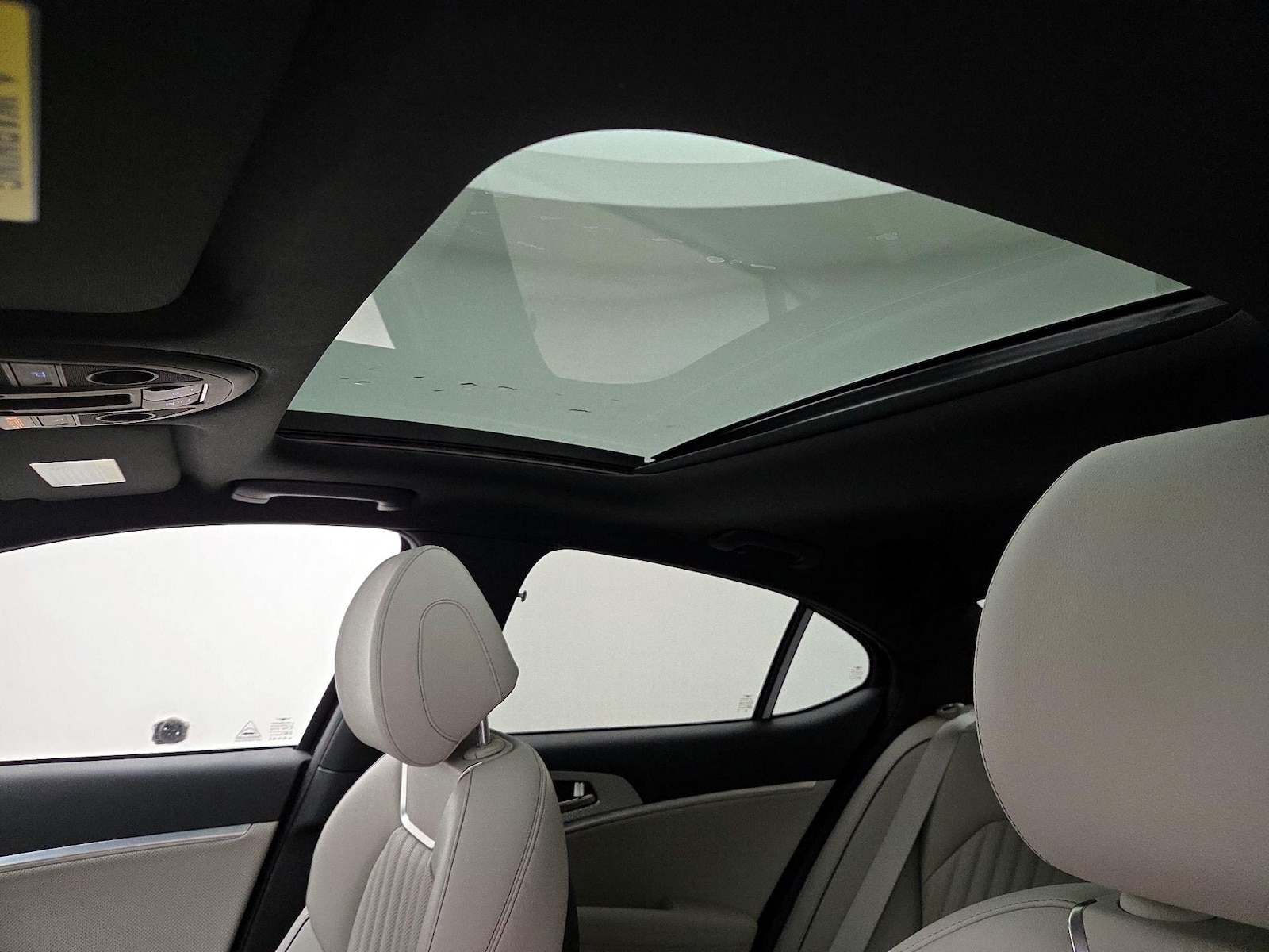 Sunroof(s) & Overhead Airbags