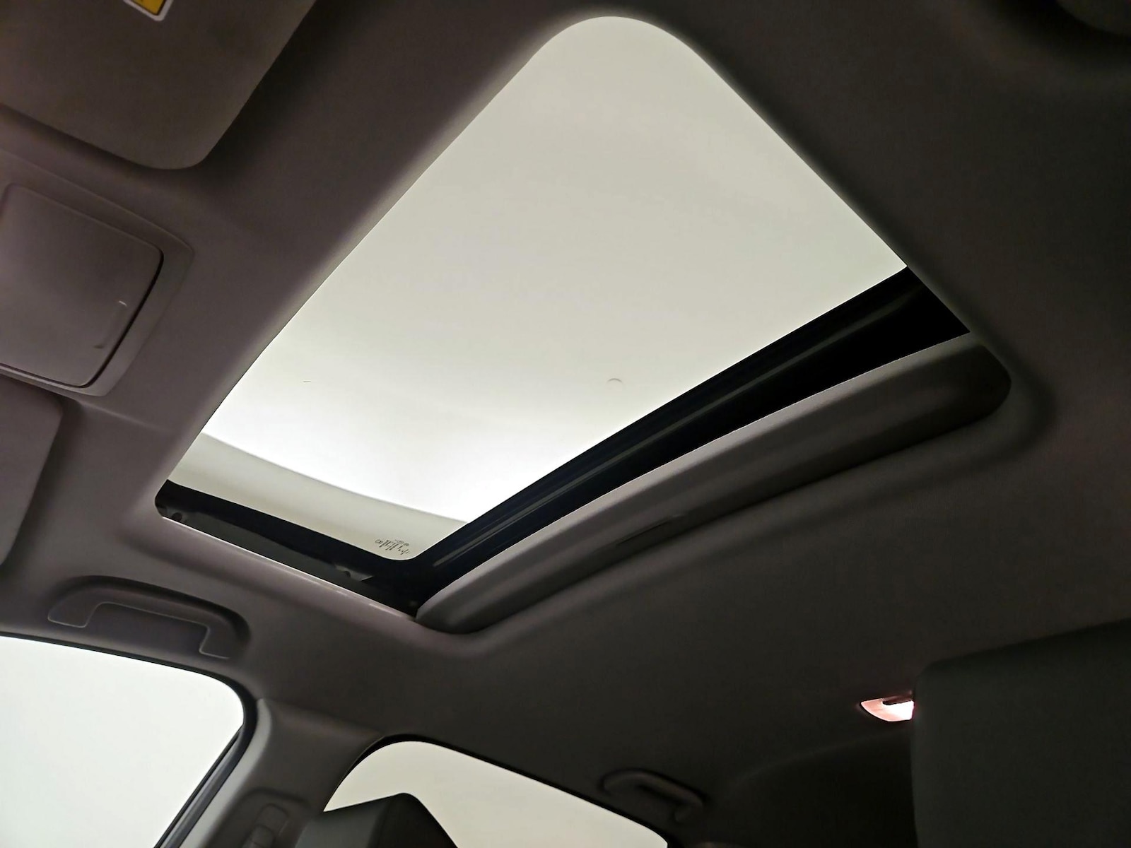 Sunroof(s) & Overhead Airbags