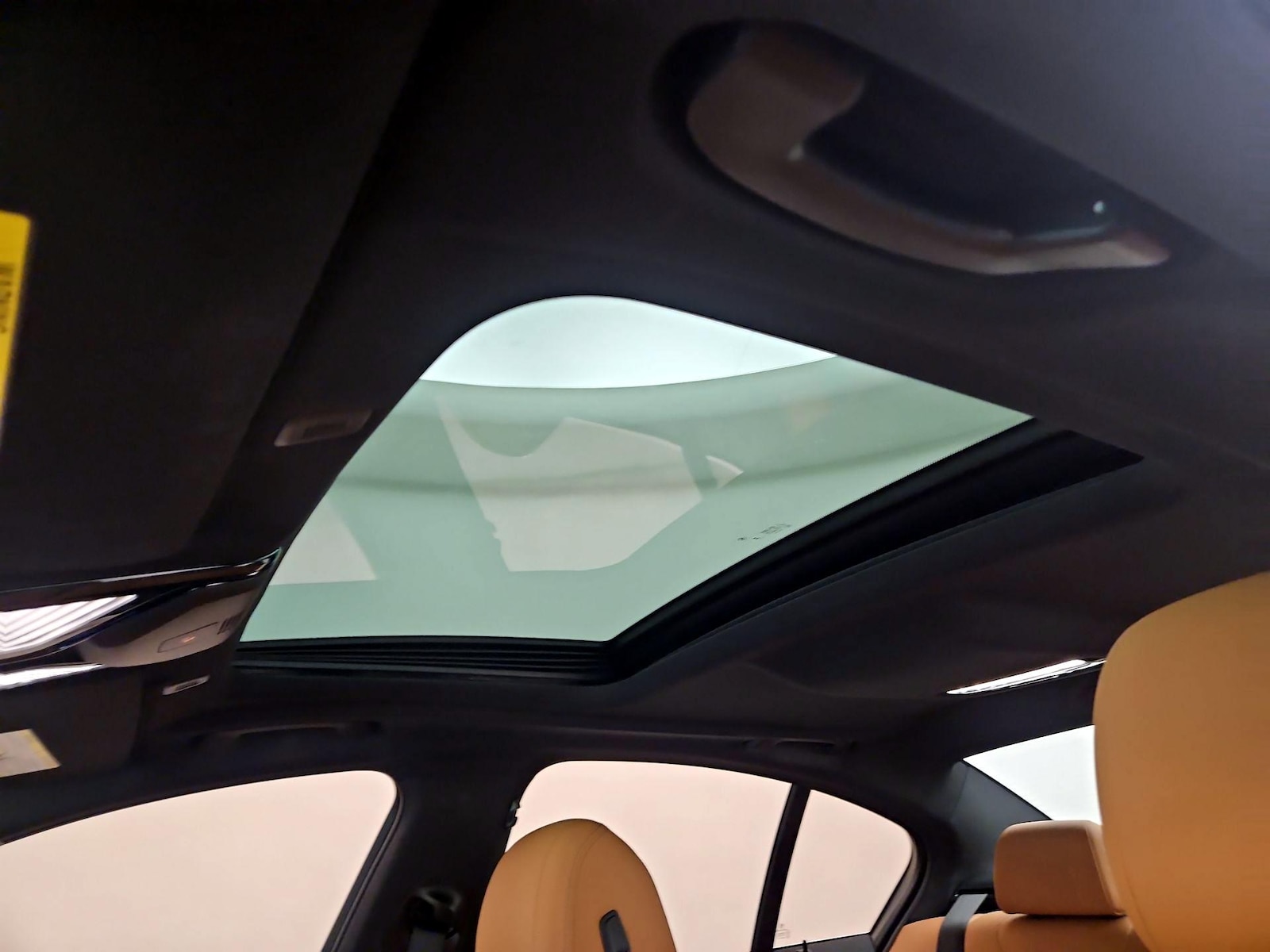 Sunroof(s) & Overhead Airbags