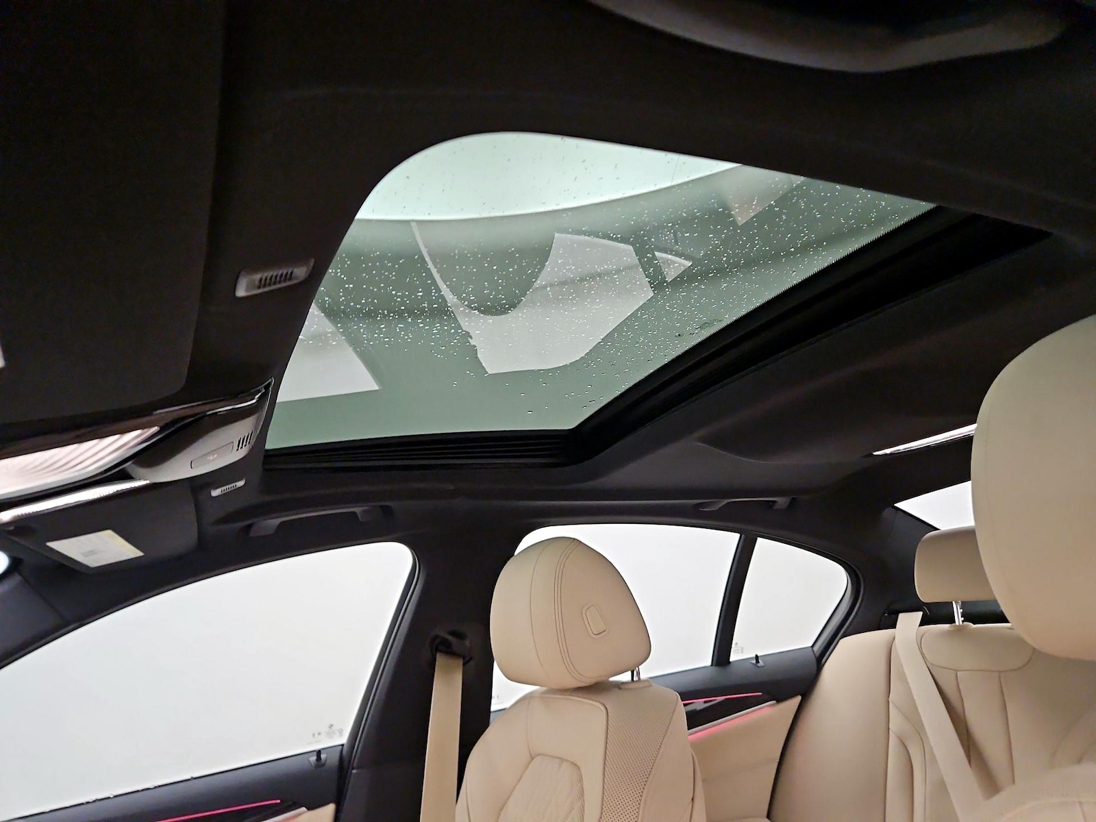 Sunroof(s) & Overhead Airbags