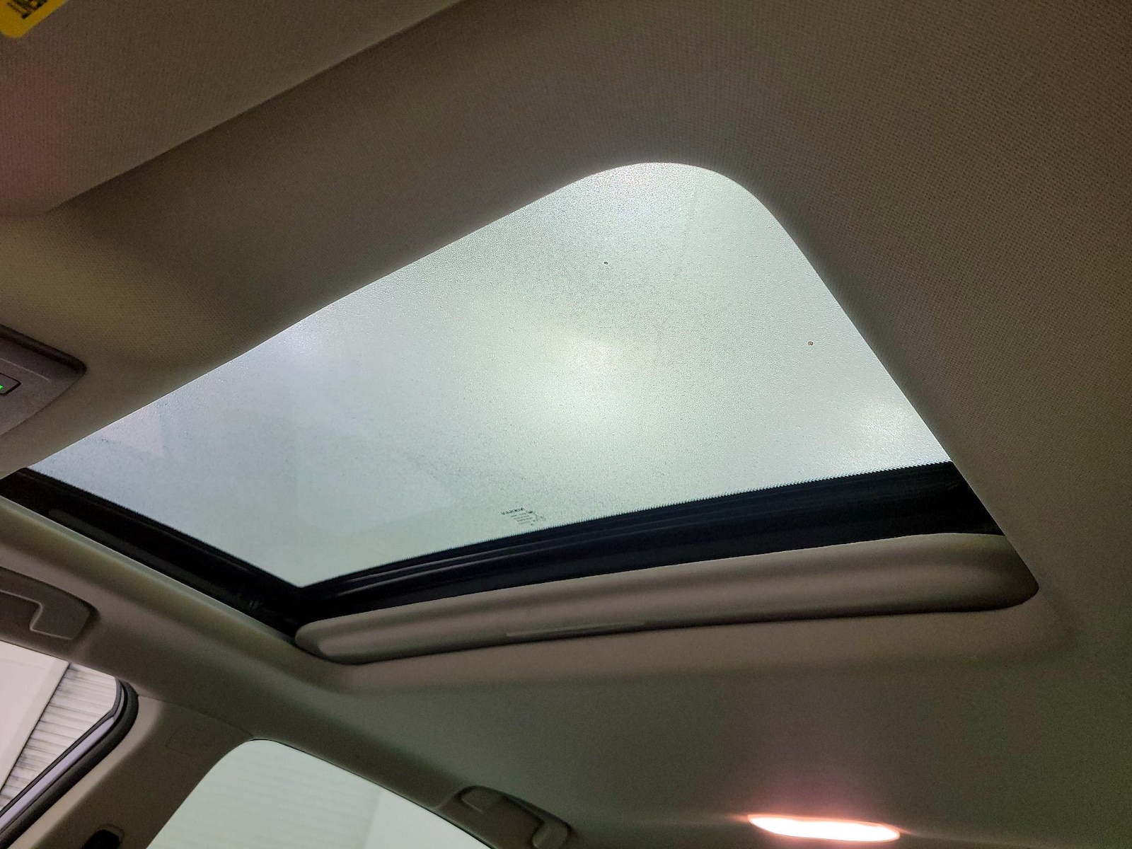 Sunroof(s) & Overhead Airbags