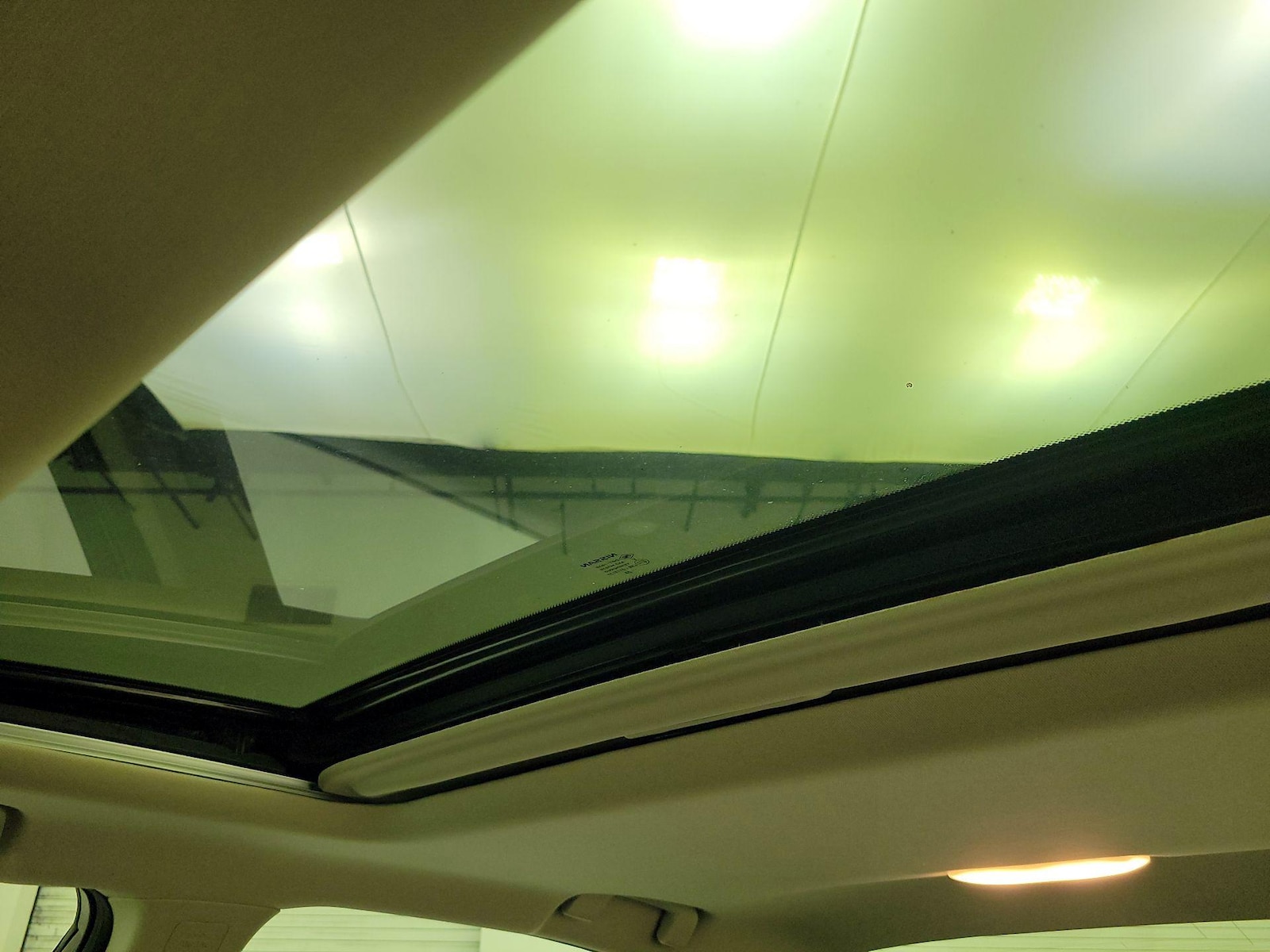 Sunroof(s) & Overhead Airbags