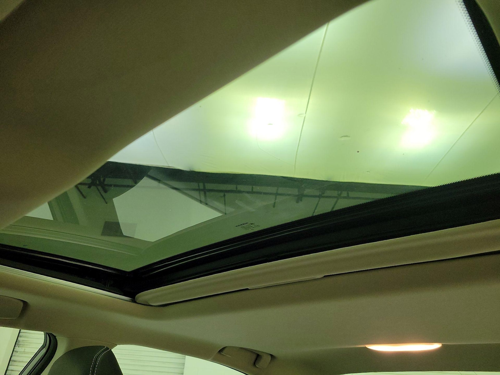 Sunroof(s) & Overhead Airbags