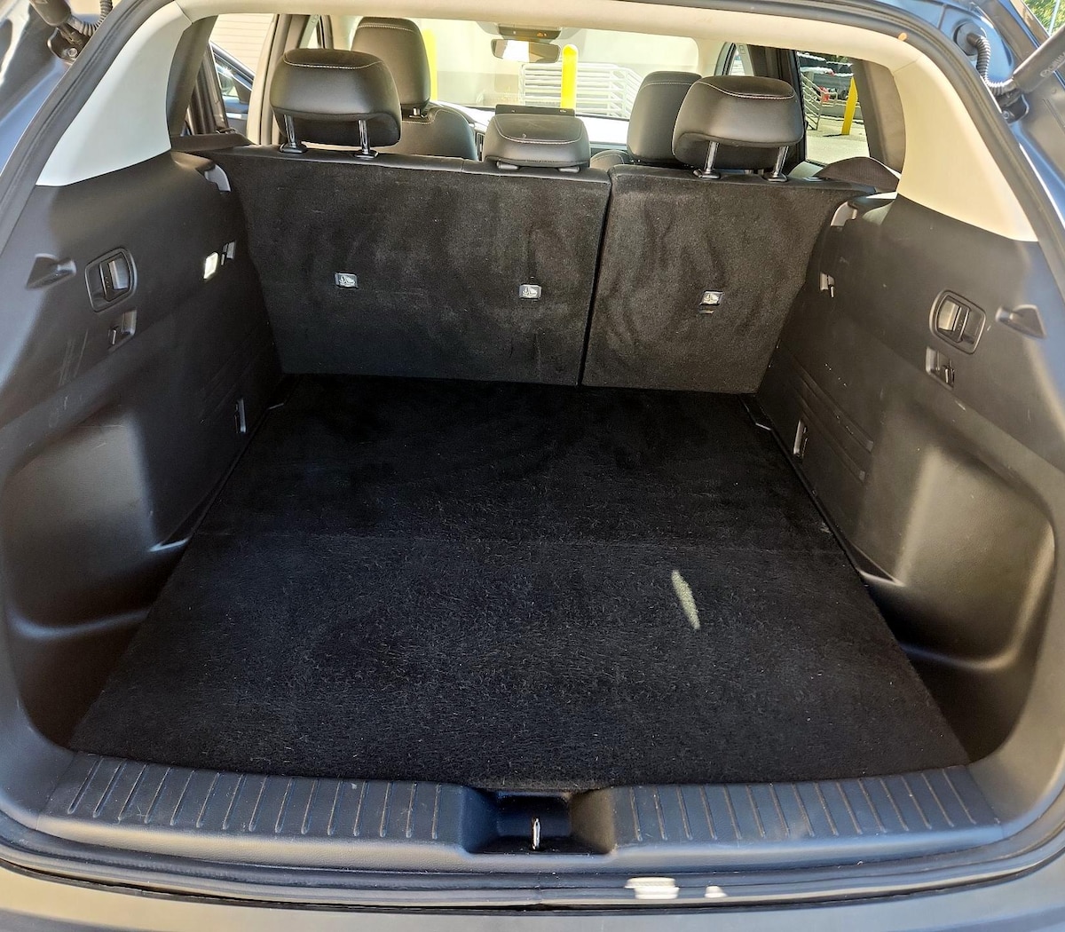 Trunk/Cargo (Seats Up)