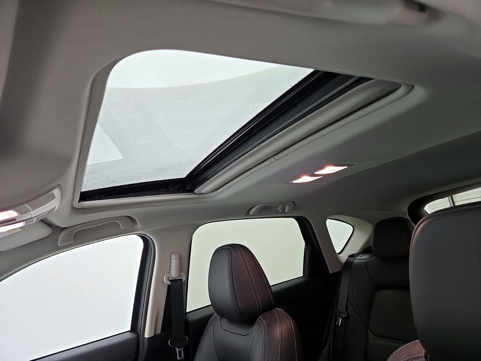 Sunroof(s) & Overhead Airbags