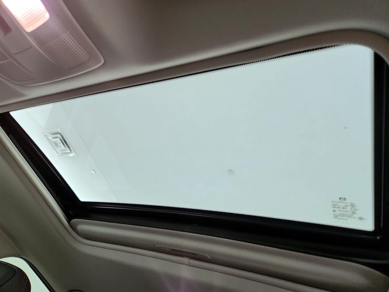 Sunroof(s) & Overhead Airbags