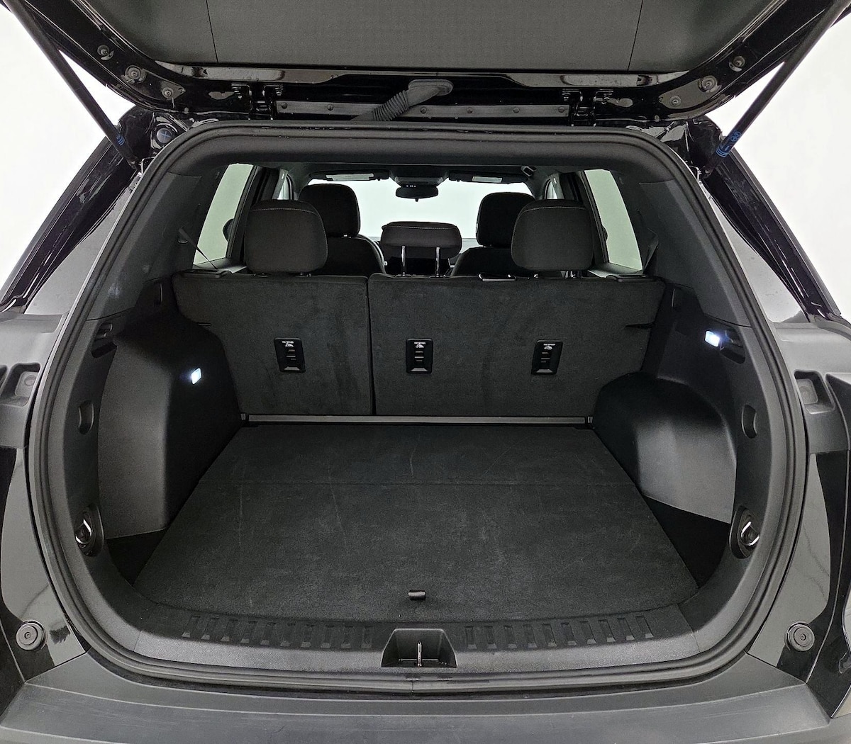 Trunk/Cargo (Seats Up)