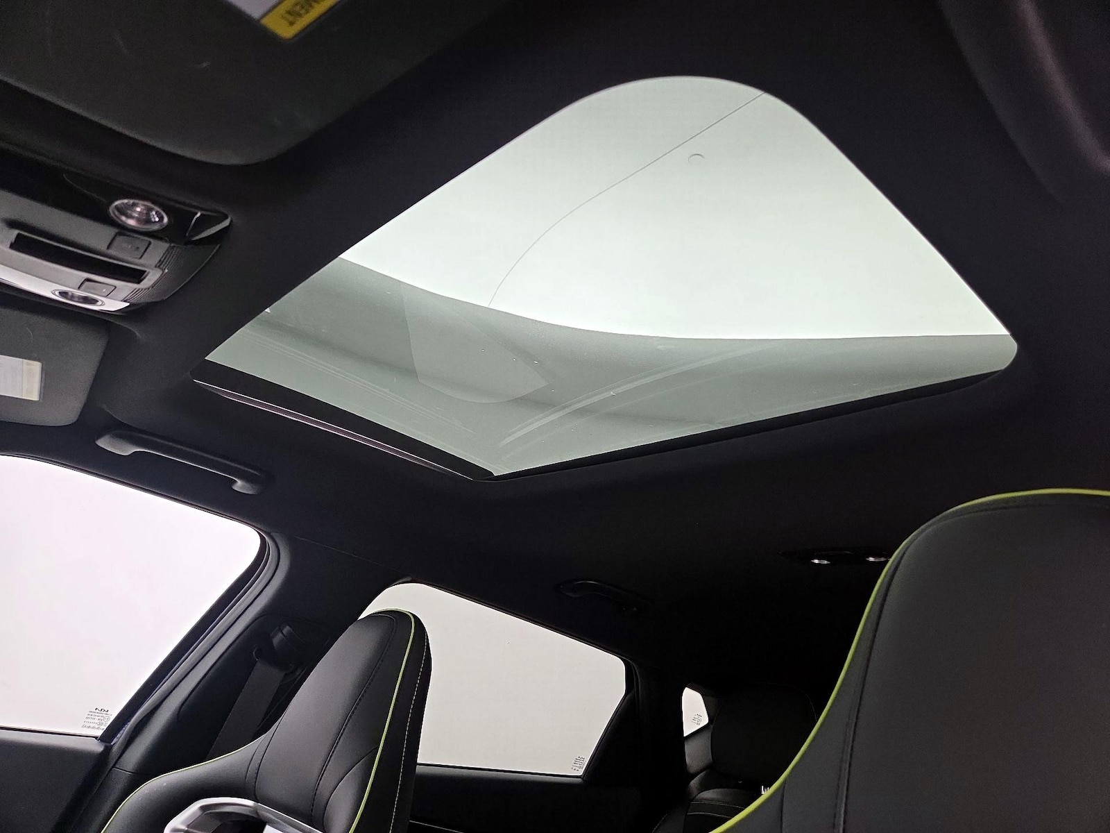 Sunroof(s) & Overhead Airbags
