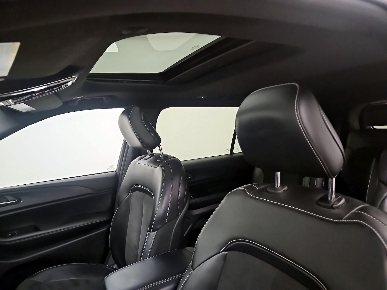 Sunroof(s) & Overhead Airbags