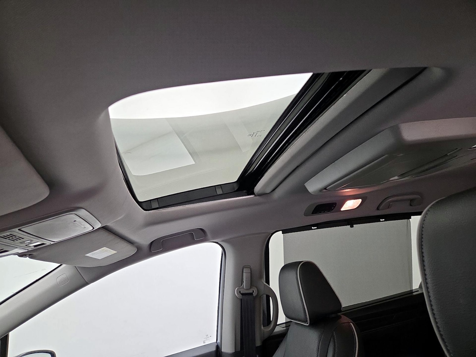 Sunroof(s) & Overhead Airbags