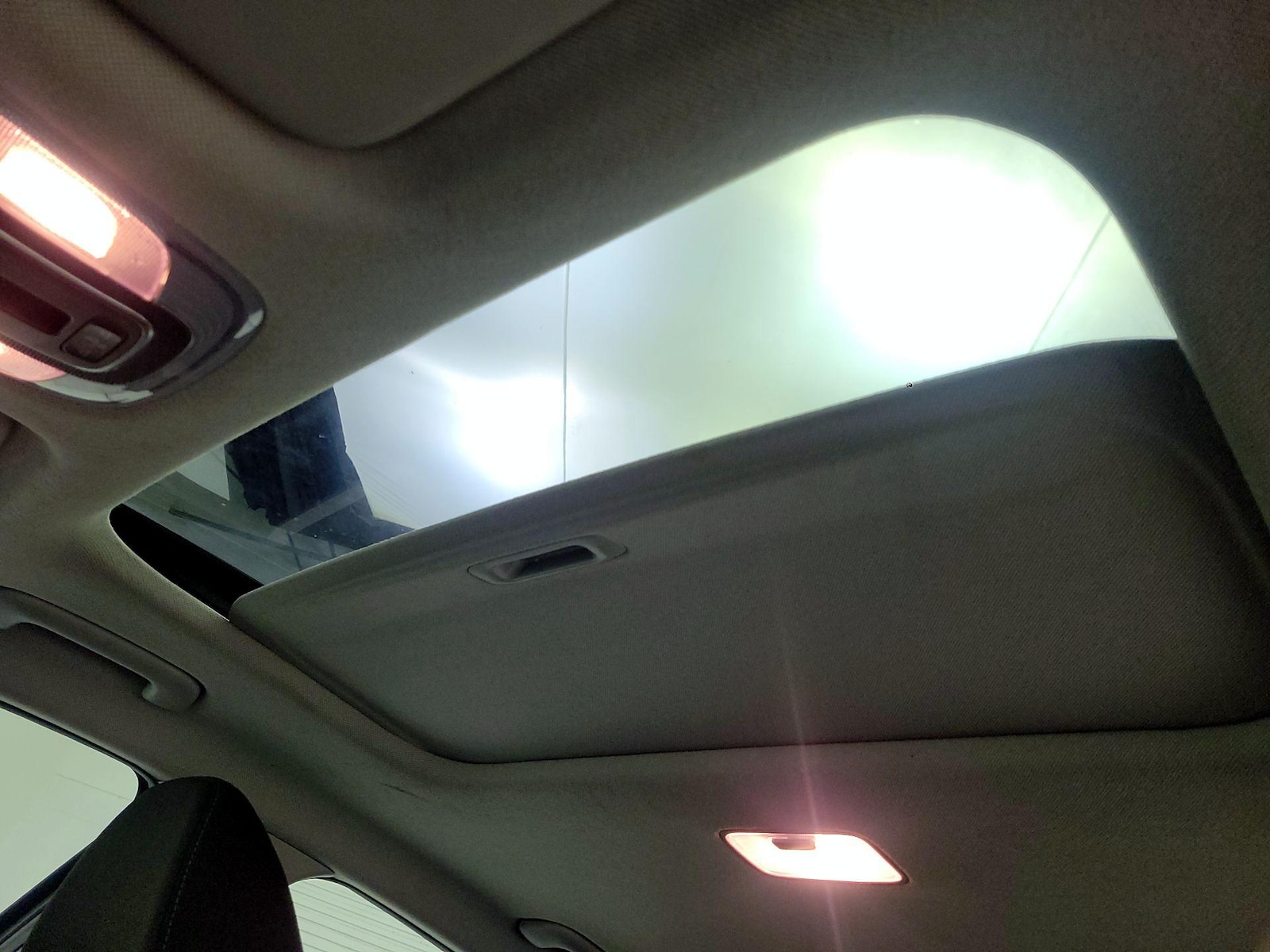 Sunroof(s) & Overhead Airbags