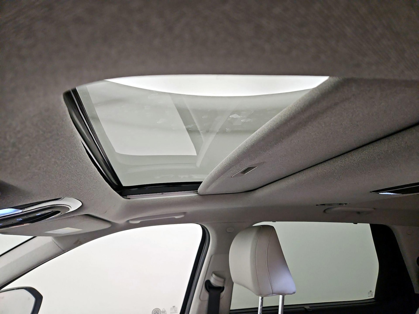 Sunroof(s) & Skylight(s)