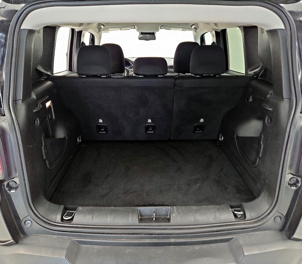 Trunk/Cargo (Seats Up)