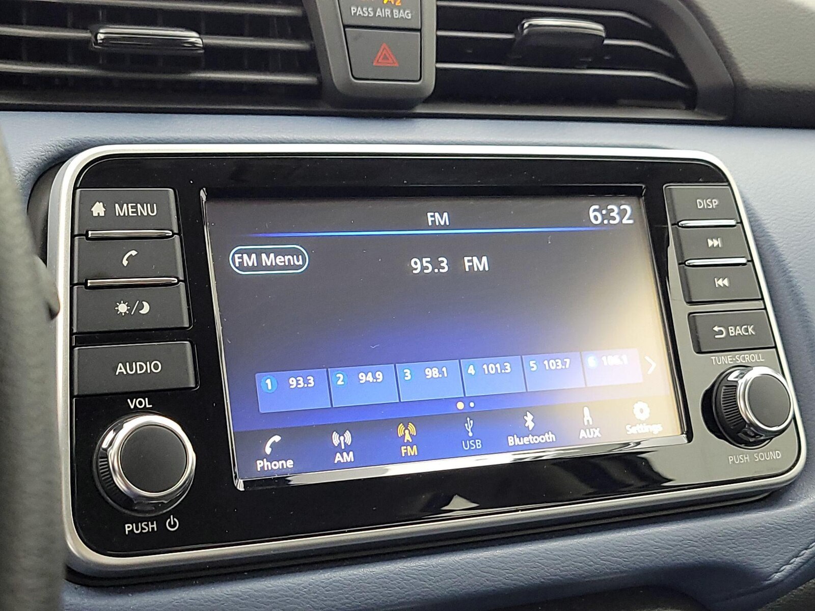 2025 Nissan Versa Sedan SV - Photo 15