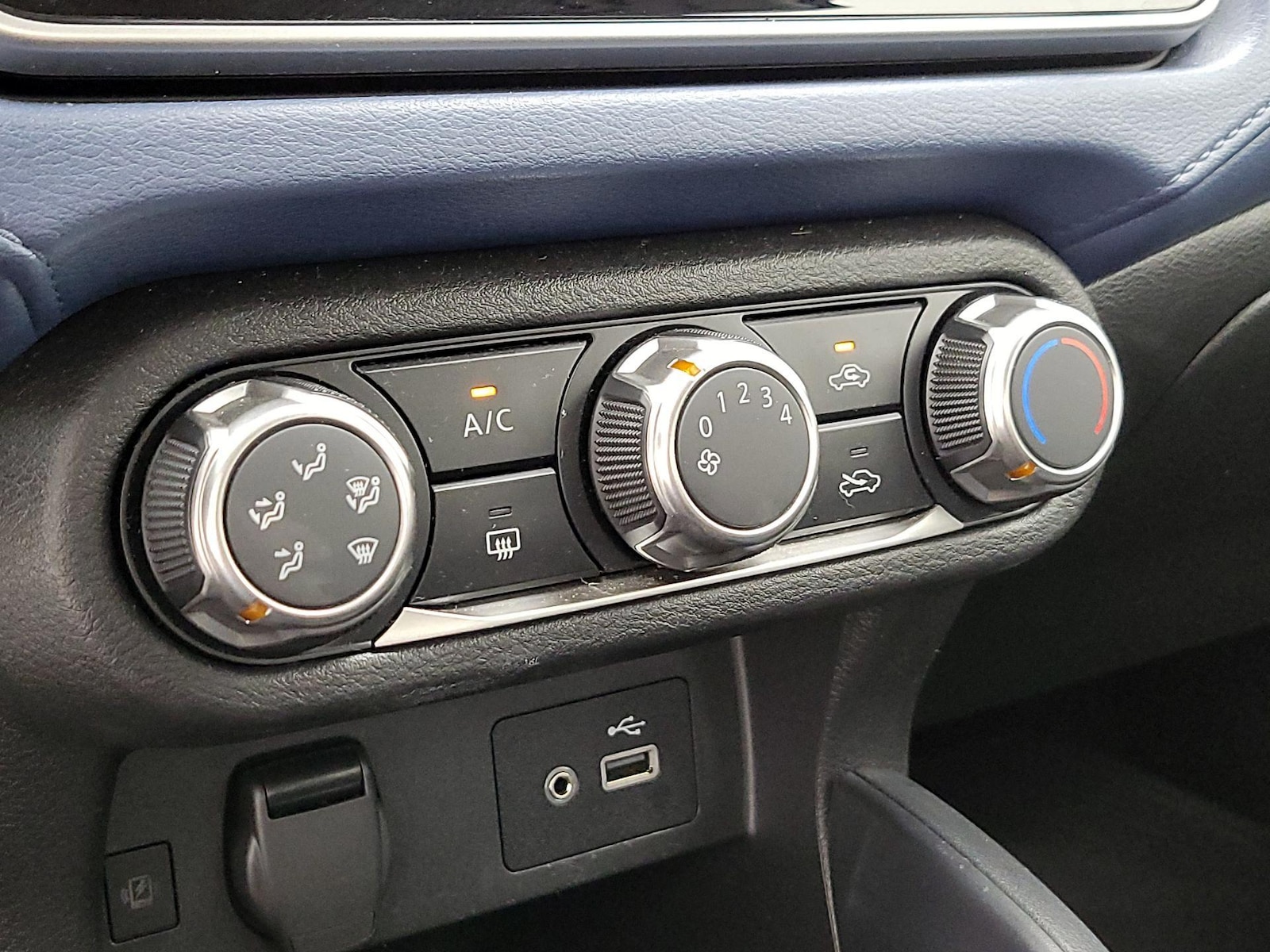 2025 Nissan Versa Sedan SV - Photo 16