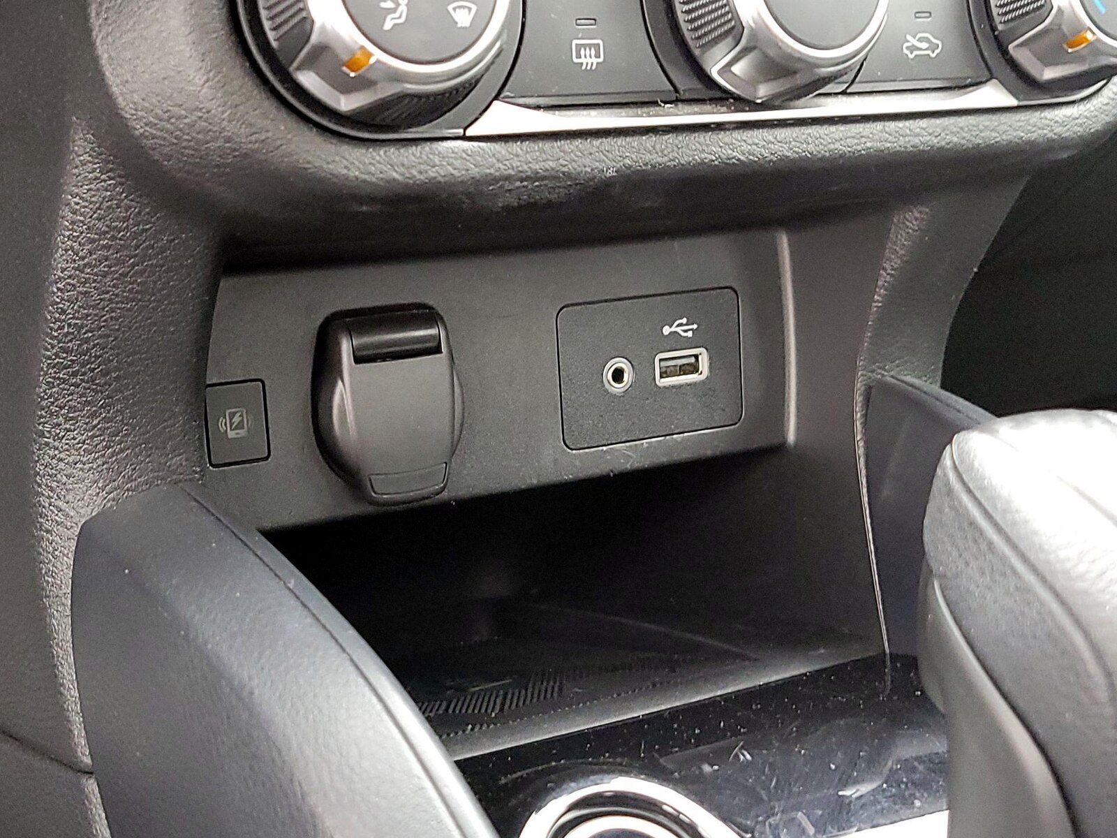 2025 Nissan Versa Sedan SV - Photo 18
