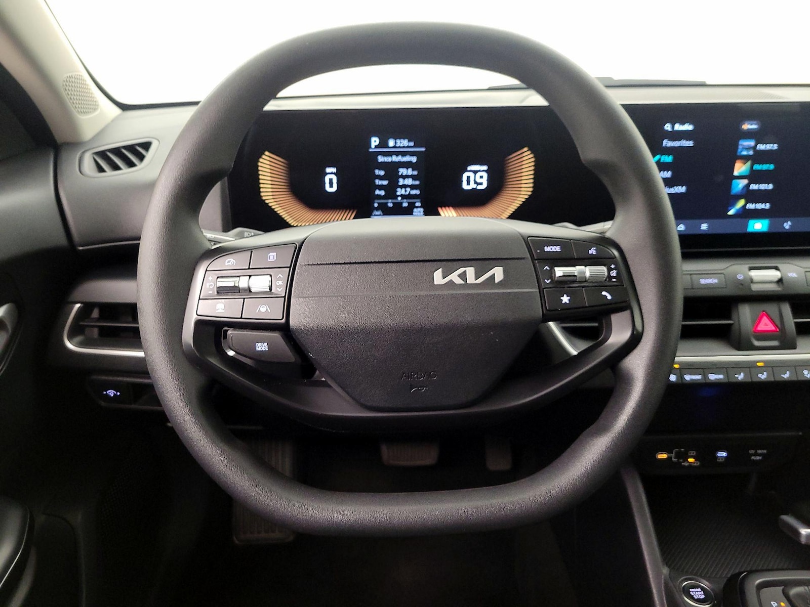 2025 Kia K4 LXS - Photo 11