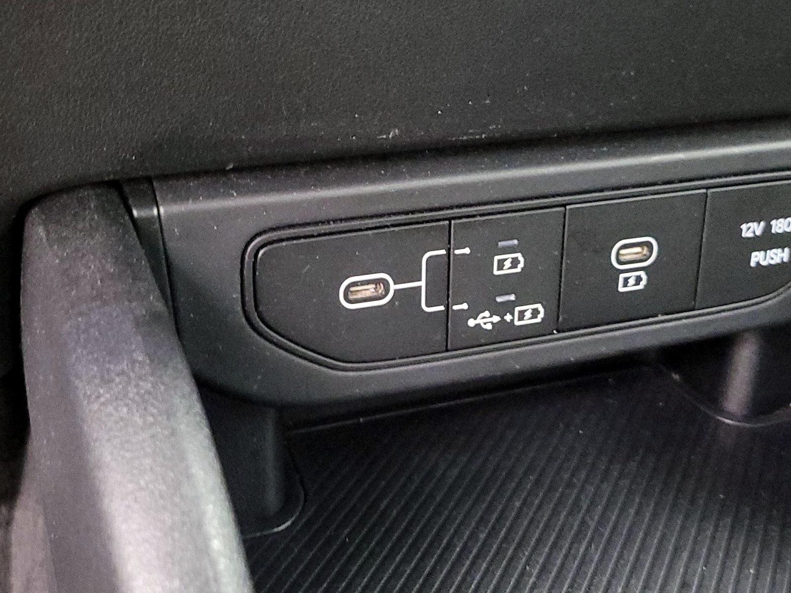2025 Kia K4 LXS - Photo 19
