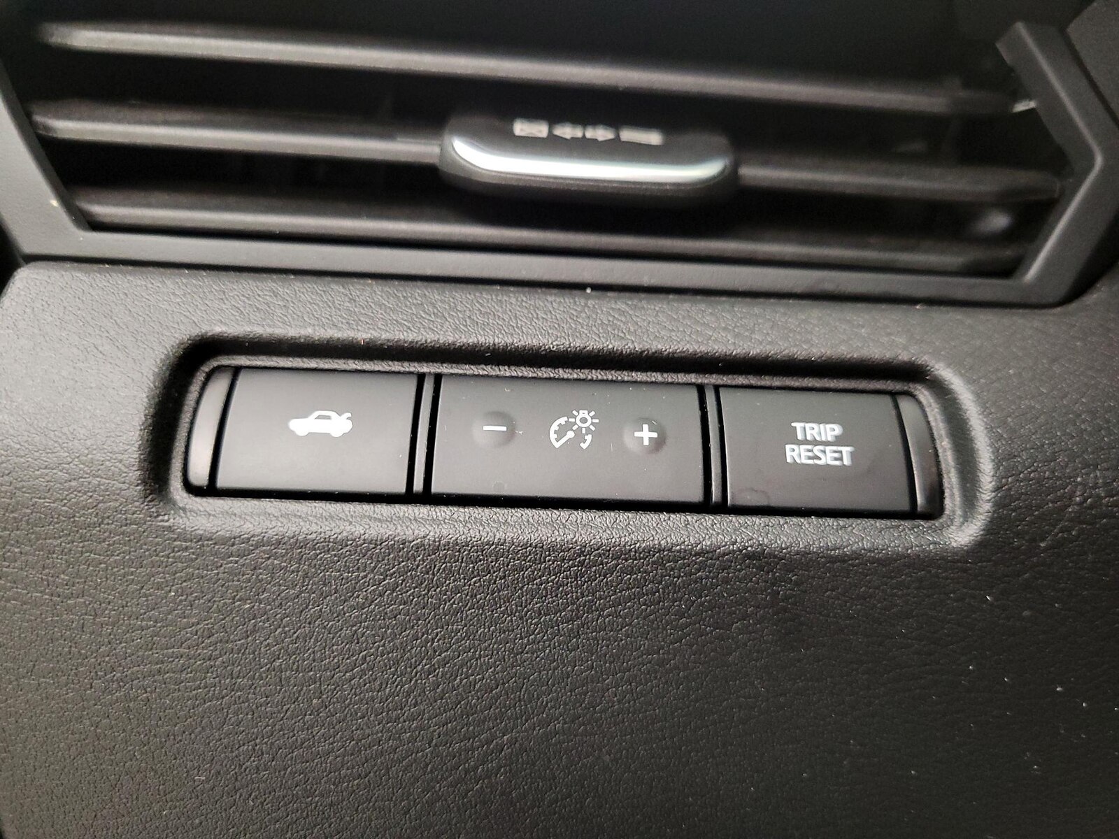 2025 Nissan Altima SV - Photo 14
